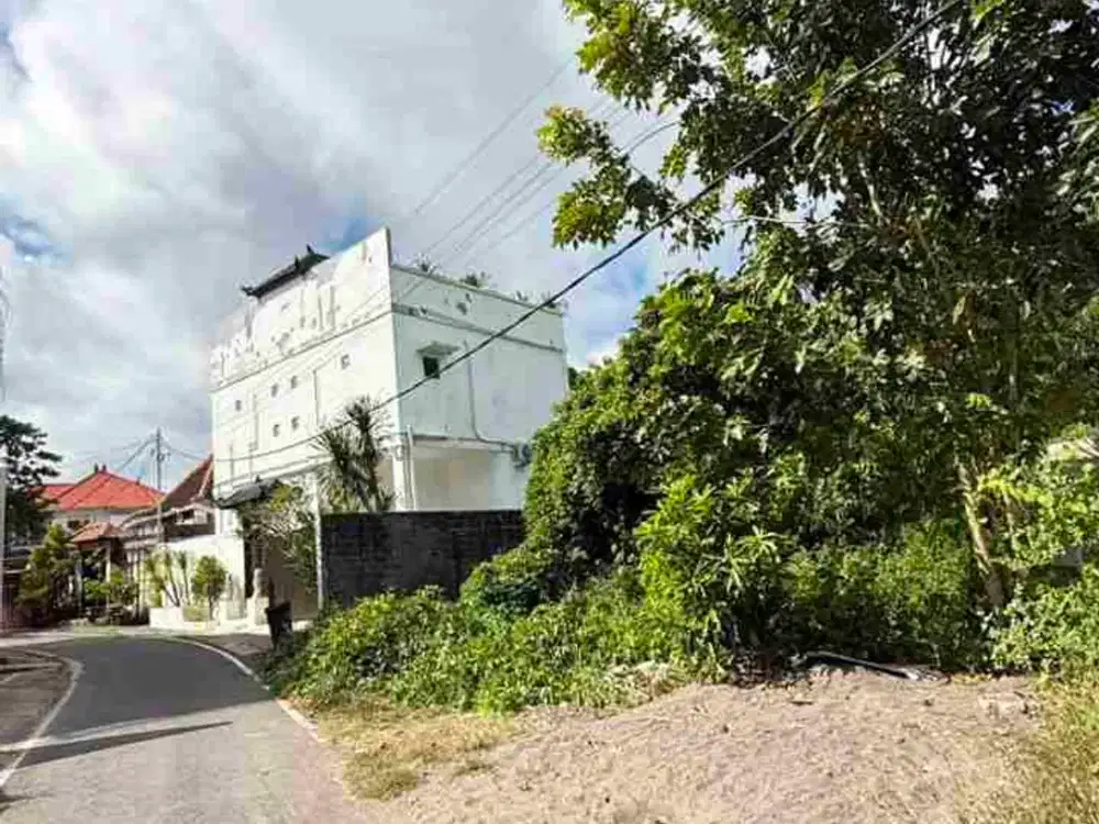 Jual Tanah Luas 200m2/2are Lokasi Jl Ratna Ungasan Zona Kuning area Villa komersil