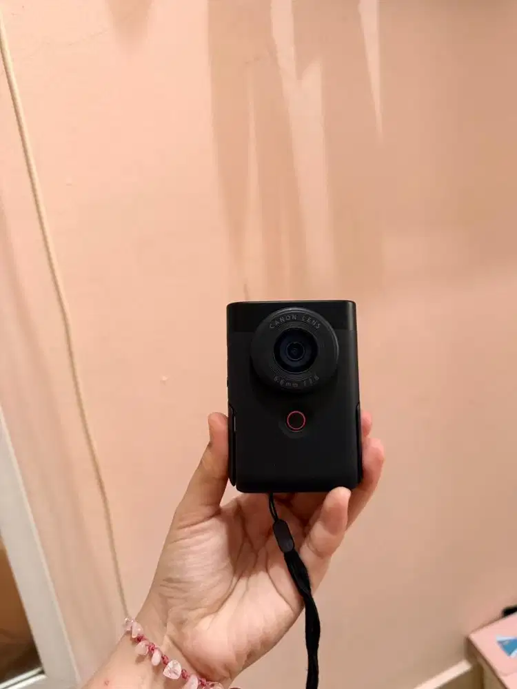 Canon V10 vlog camera