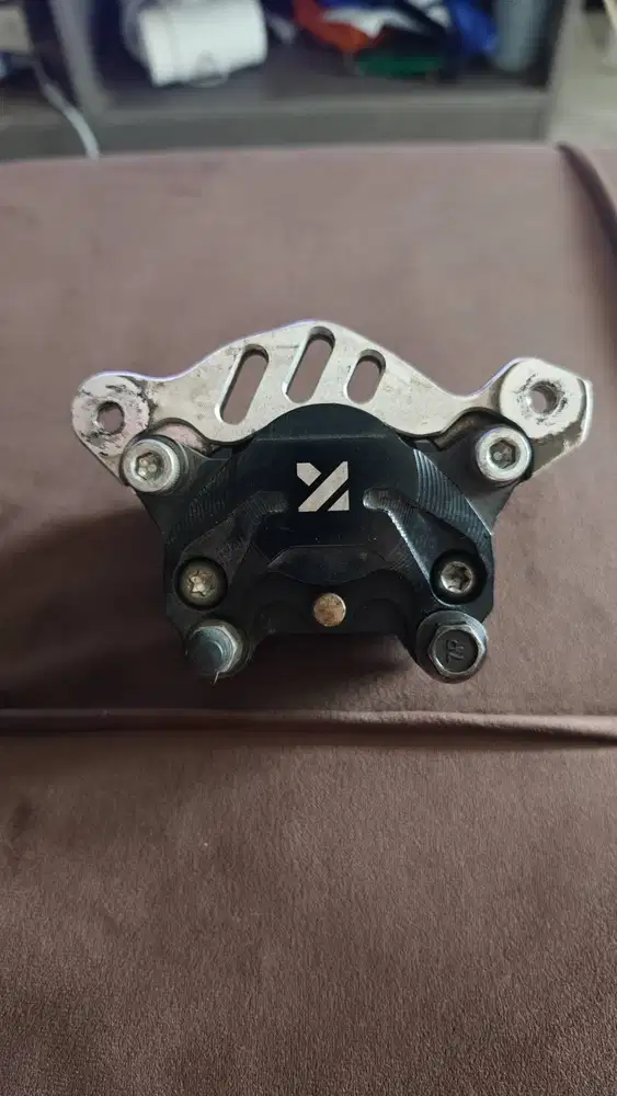 Kaliper kytaco 2p (kanan) belakang + bracket