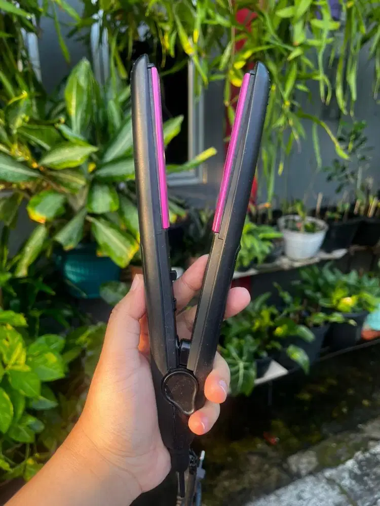 Catokan Rambut Philips Straightener StraightCare