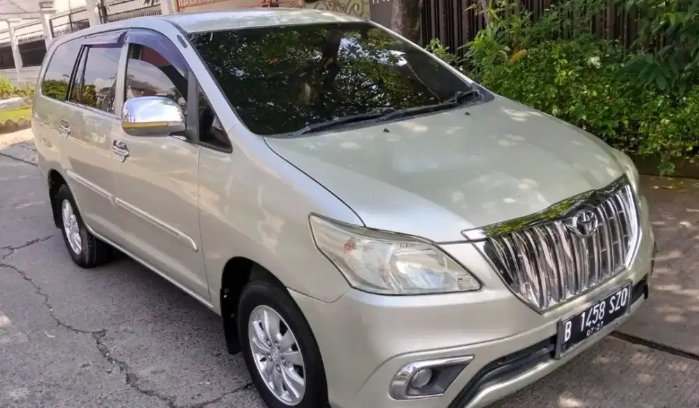 TOYOTA KIJANG INNOVA E 2.0 MANUAL MDL BARONG TH 2012