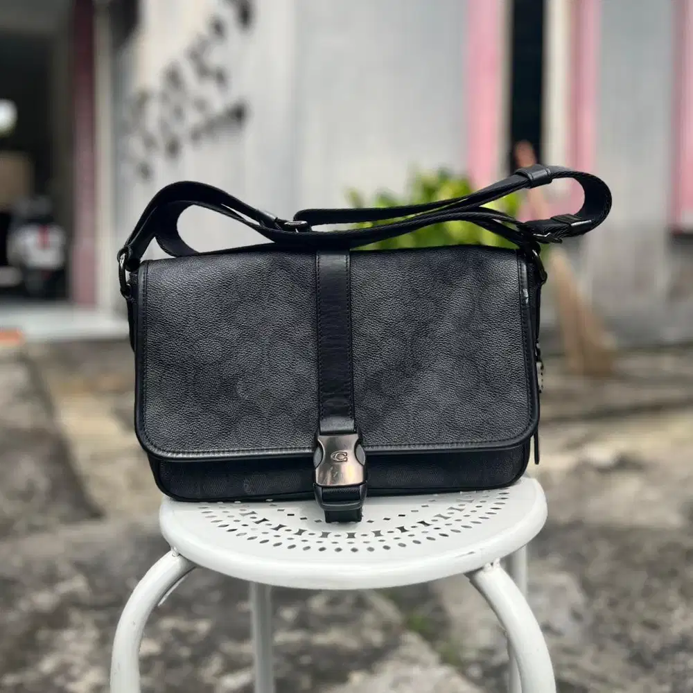 Tas Merk Coach Original League Messenger Bag in Singnature Canvas