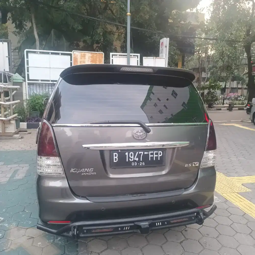 Innova V Diesel Matik 2011