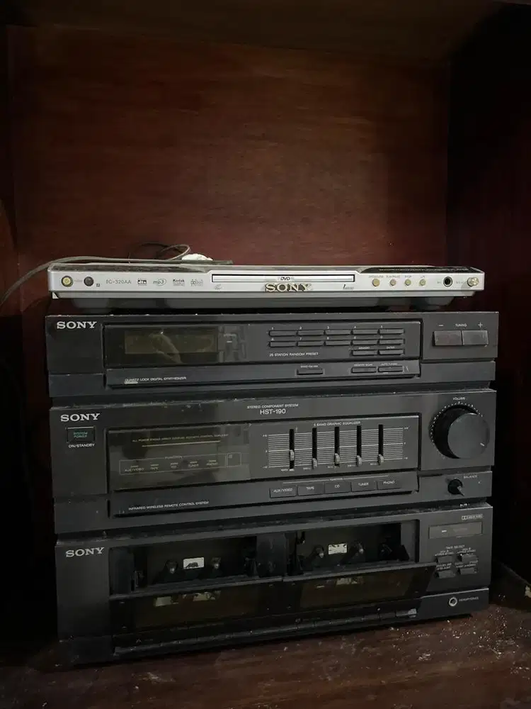 Barang antik DVD dan TAPE merek SONY