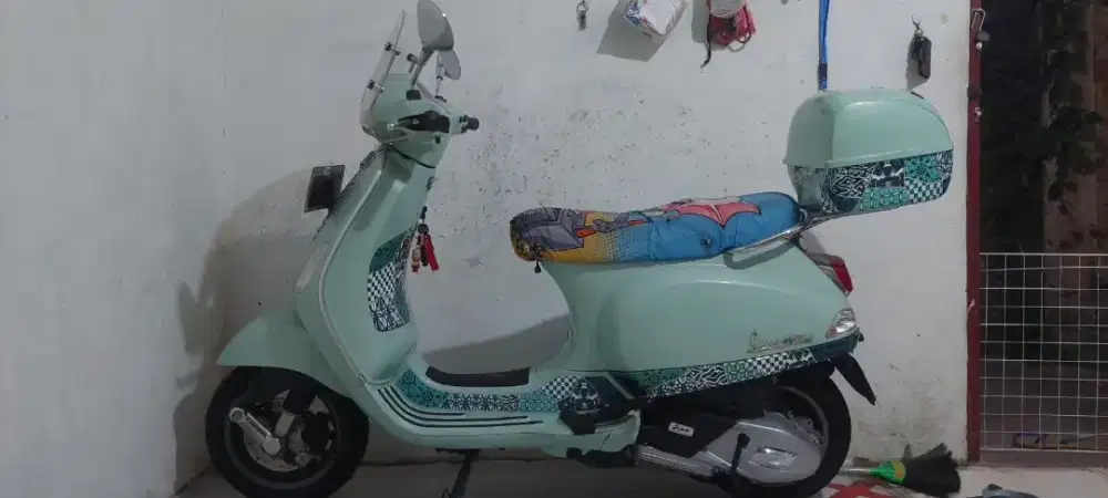 Motor vespa batik