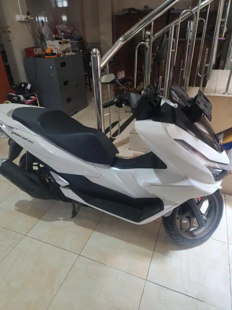 Pcx 160 abs 2025 low km putih Gbm