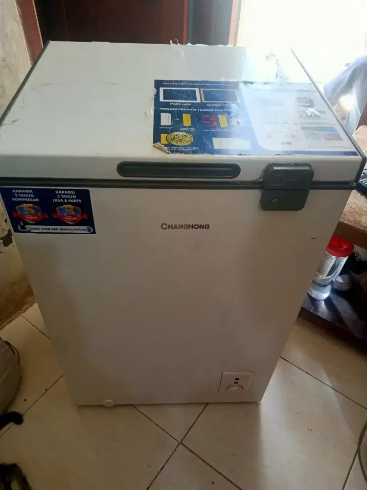Jual frezer kondisi masih bagus jarang di pakai