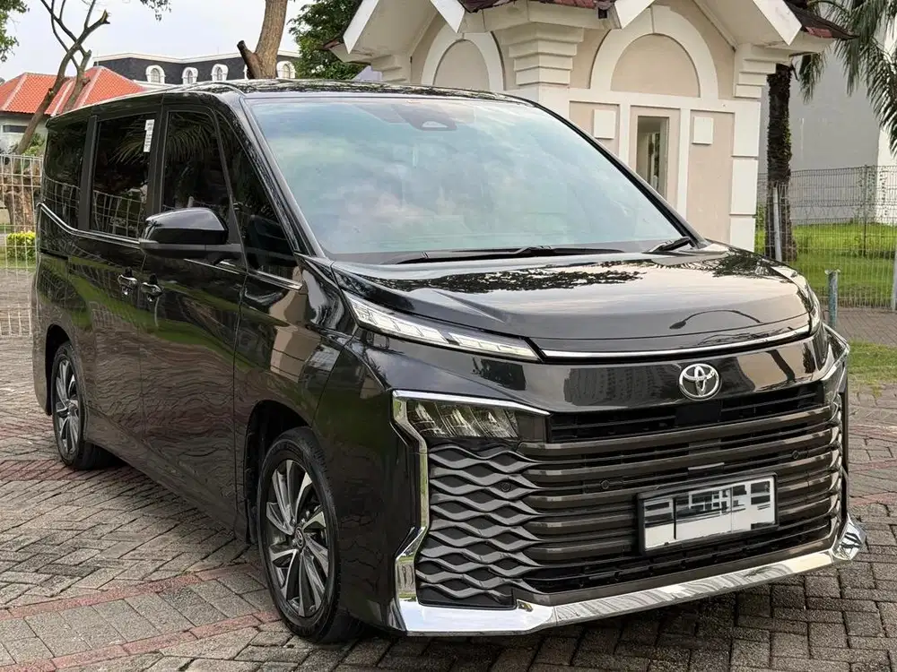 TOYOTA VOXY 2.0 TSS MATIC 2024 ISTIMEWA