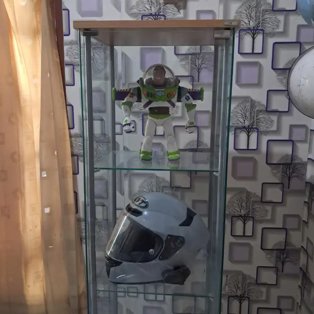 lemari kaca, lemari pajangan, lemari action figure