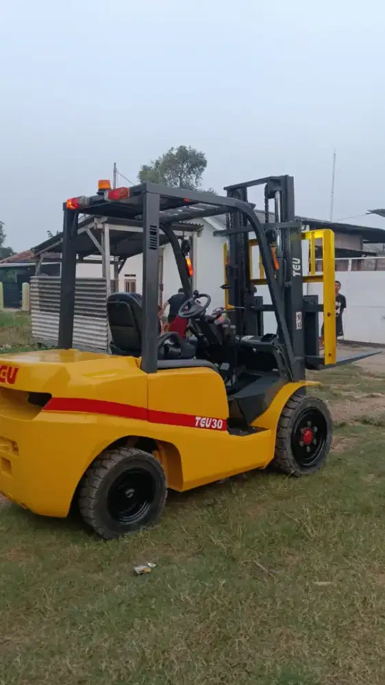 Forklift Merk TEU 3 Ton,Manual,3 Meter,Mesin Isuzu C240,Tahun 2017