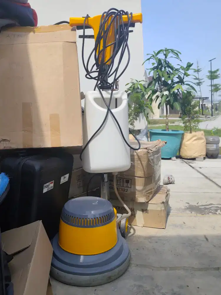 PENCUCI karpet Poles Lantai