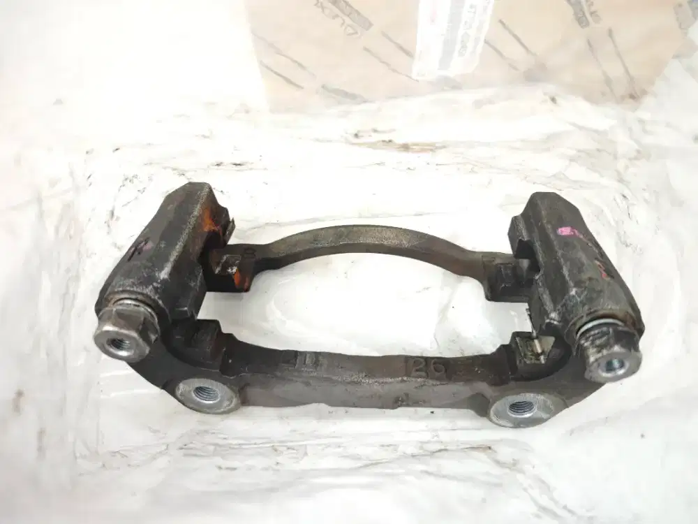 Mounting kaliper Altis 2012
