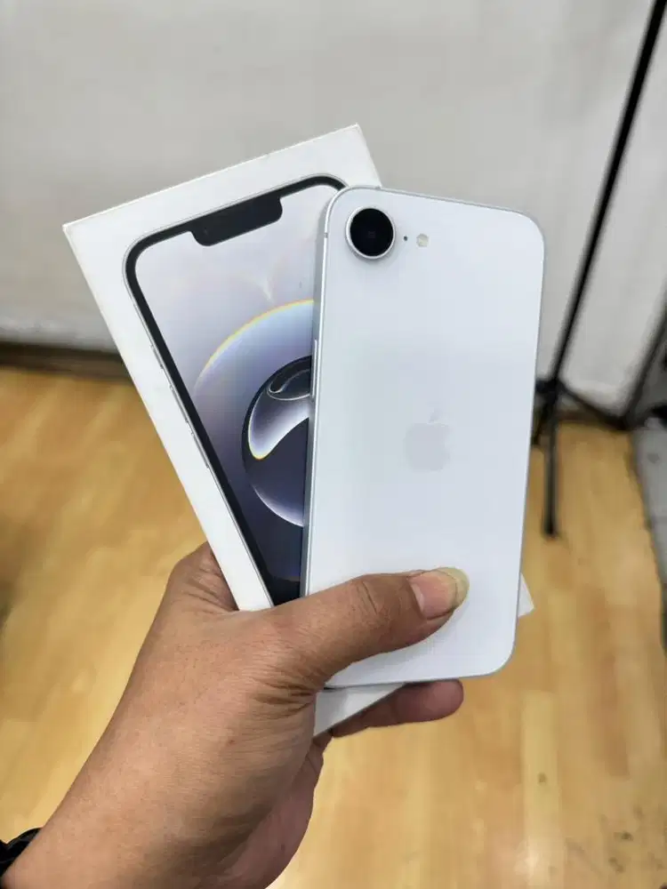 Iphone 16e 256Gb white second resmi bh 98% garansi on panjang mulus