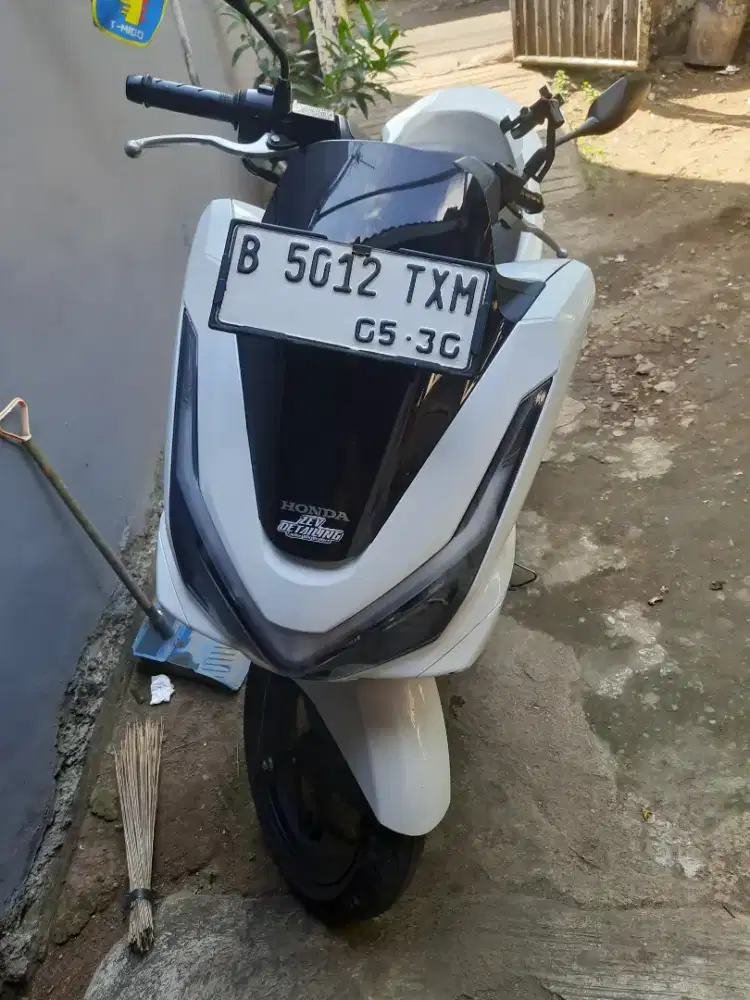 HONDA PCX putih 2025