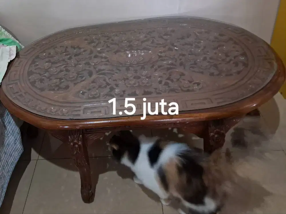 Meja oshin tanpa dudukan