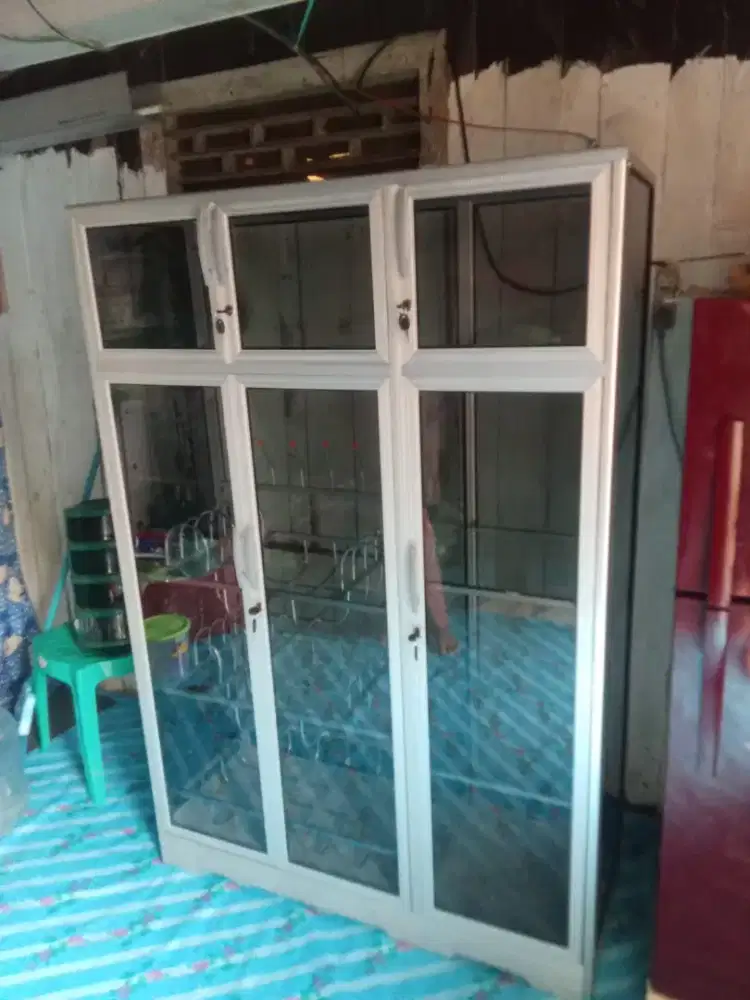 Lemari piring 3 pintu jumbo full kaca