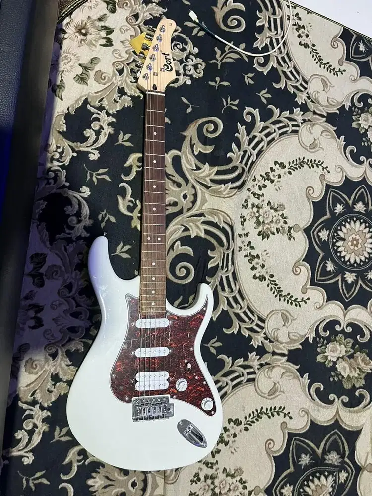 gitar listrik cort putih (NEW)