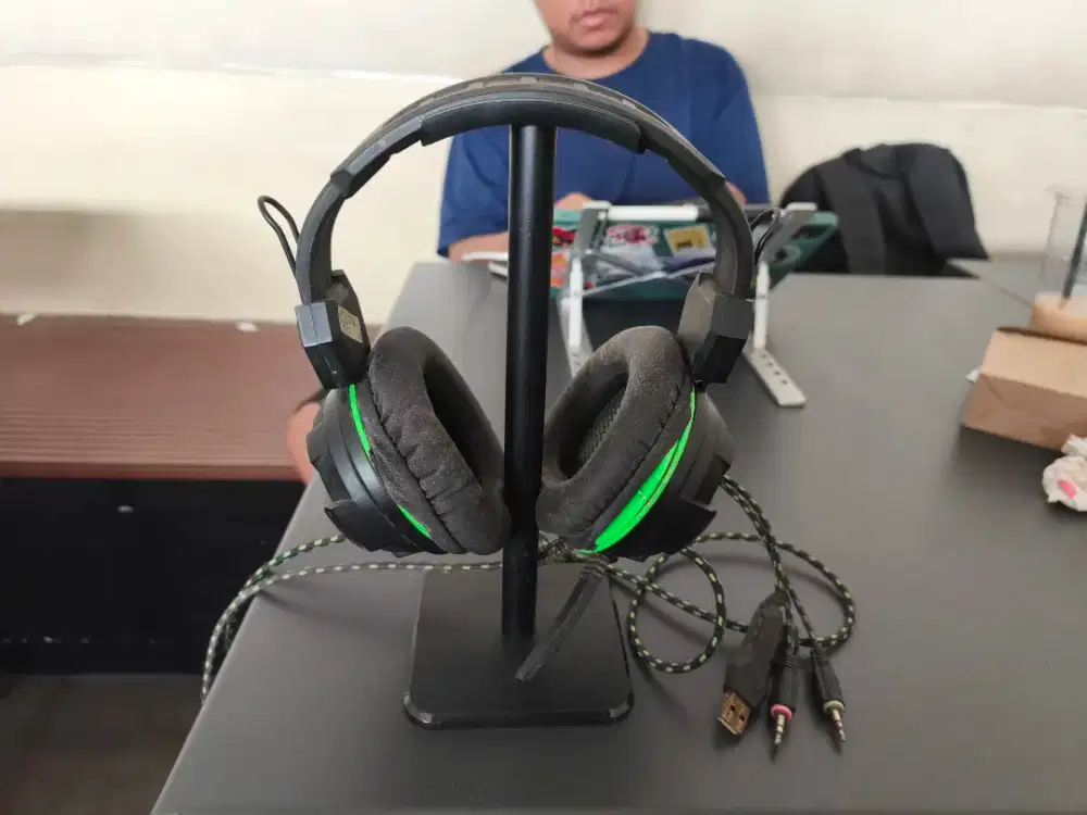 Headset NYK + Stand
