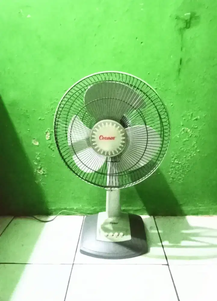 KIPAS ANGIN DUDUK MERK COSMOS 12 INCI MANTAP SIAP PAKAI.