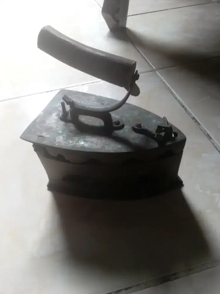 Setrikaan Areng Jadul Kuningan
