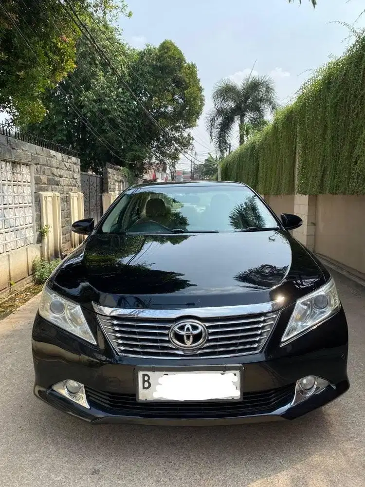 Camry V 2.5 AT 2014
