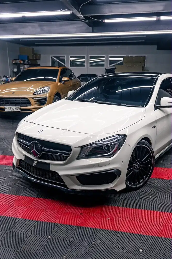Mercedes Benz CLA45 AMG LOW KM!