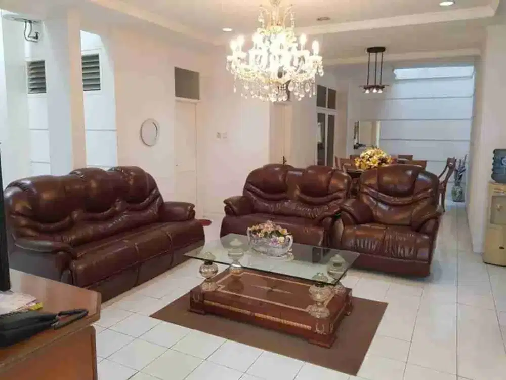 rumah di lingkungan asri dan tenang di pondok indah, jktsel