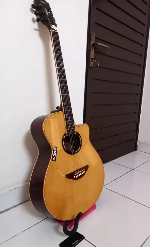 Gitar akustik Yamaha Apx 500
