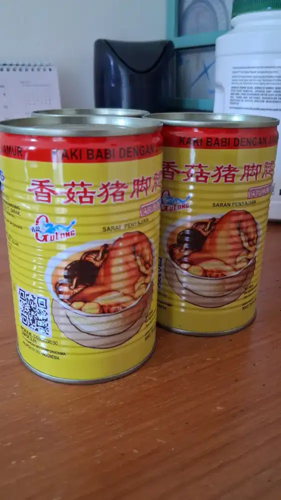Gulong Kaki Babi Dengan Jamur (Pork Leg With Mushroom)
