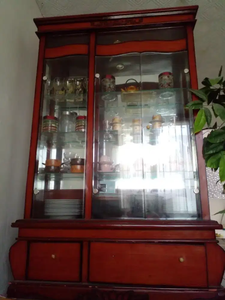 Lemari Hias / Lemari Pajangan