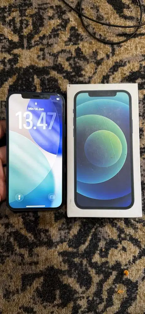 Iphone 12 64 gb blue inter minus pemakaian,  kelengkapan box hp charg