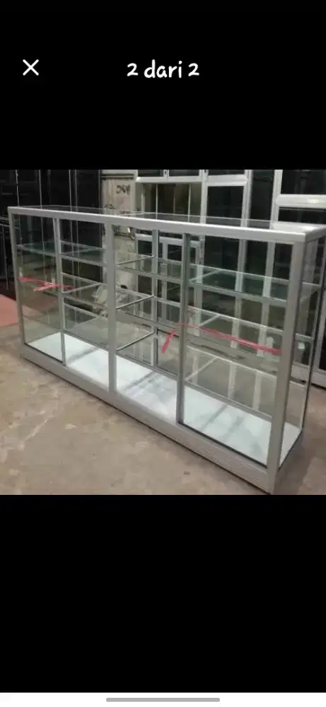 Etalase jualan full kaca P.2 meter beroda