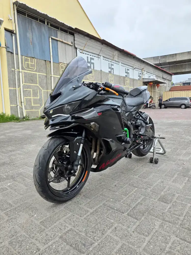 Kawasaki ZX25R QS Hitam 2023 NIK 2022