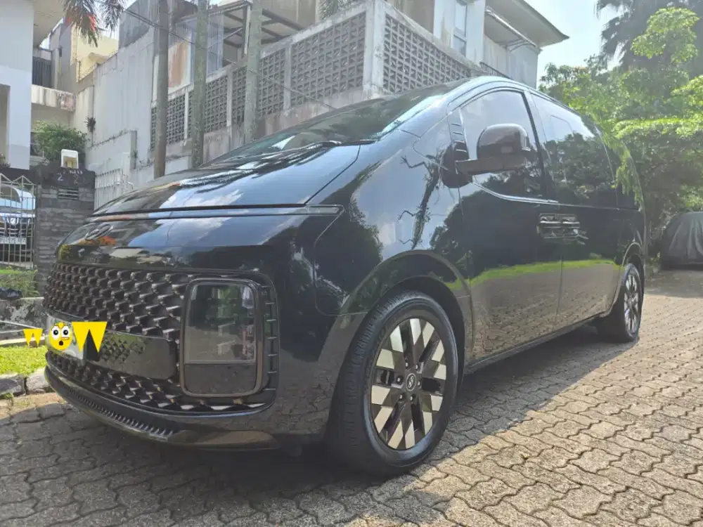 Hyundai Staria 9 seater MPV