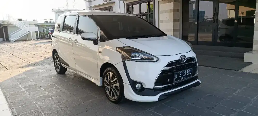 Toyota Sienta Q CVT 2016
