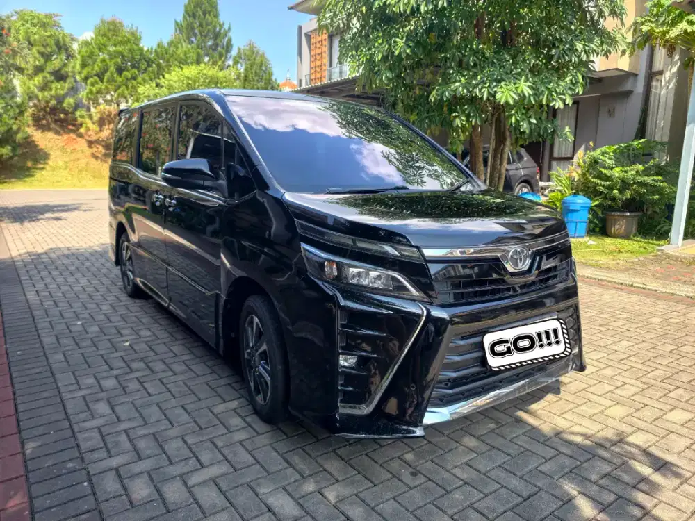 Toyota Voxy AT 2019