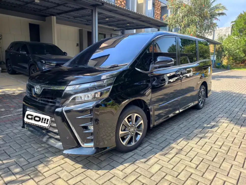 Toyota Voxy AT 2019