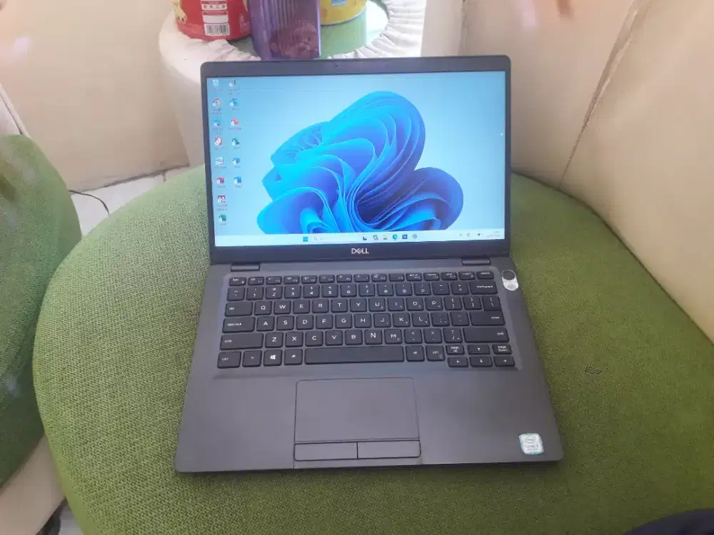 Dell Latitude 5300 core i5 gen 8 Touchscreen