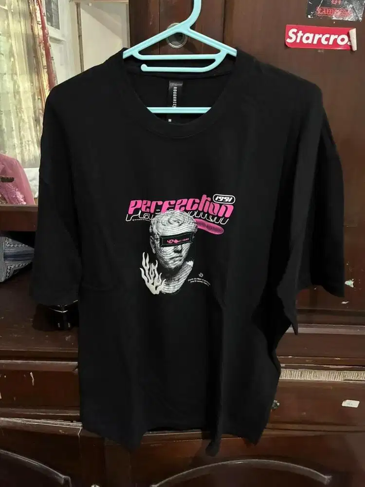 Kaos Hitam Roughneck Size M Internasional