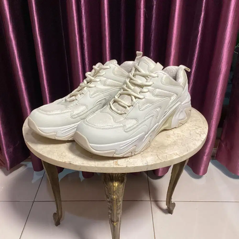 sepatu skechers bekas