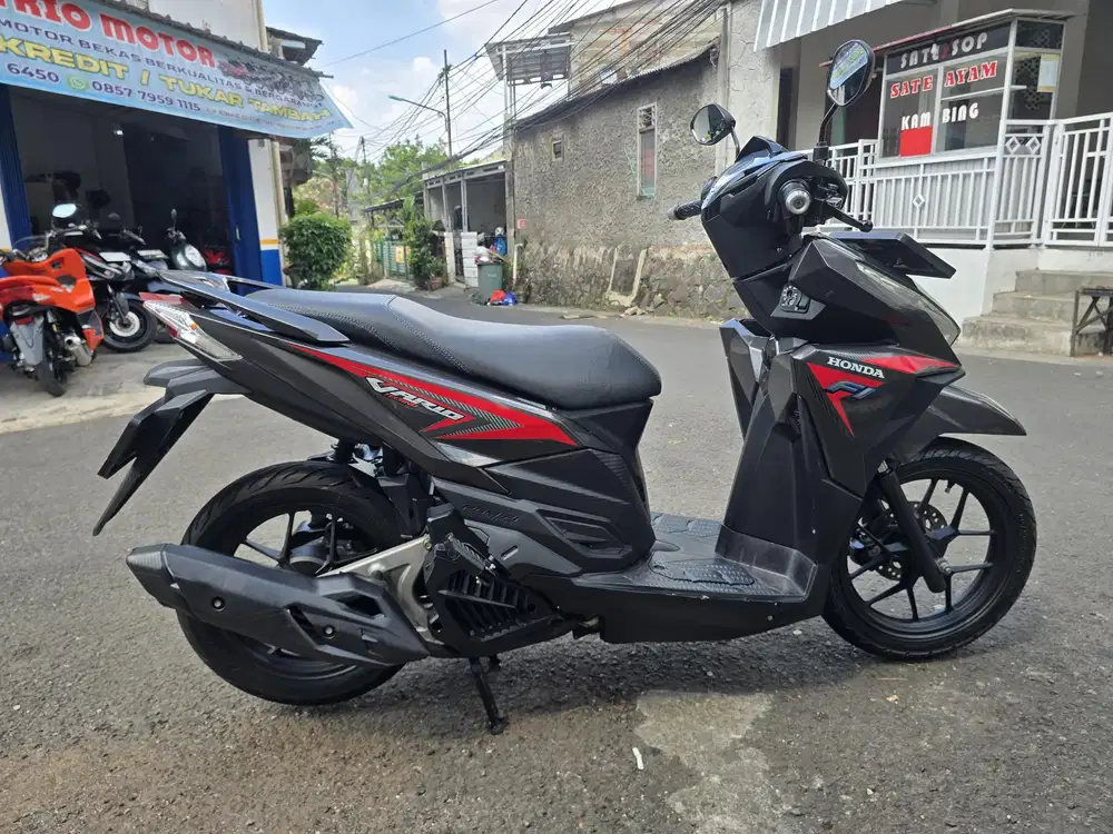 DIJUAL CASH HONDA VARIO 125 LED OLD THN 2017 PJK IDUP SIAP PAKAI