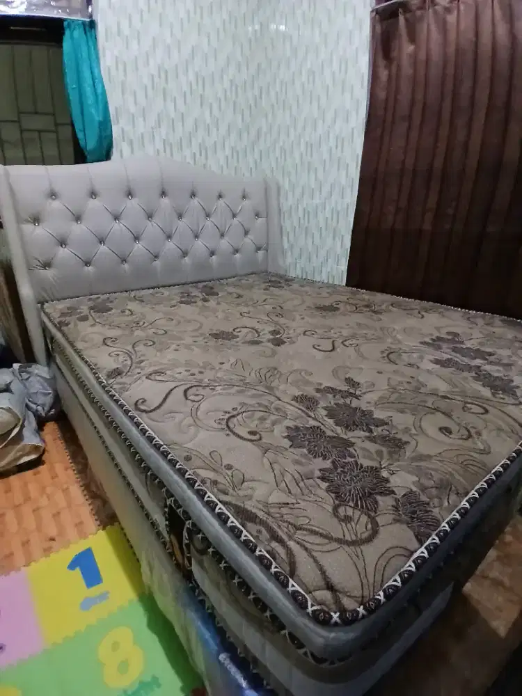 Kasur + Dipan Ukuran Queen 160x200 cm Bonus Kasur