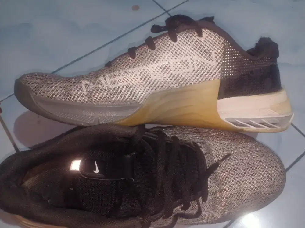 Sepatu Nike Metcon 8 (DQ4675-001)