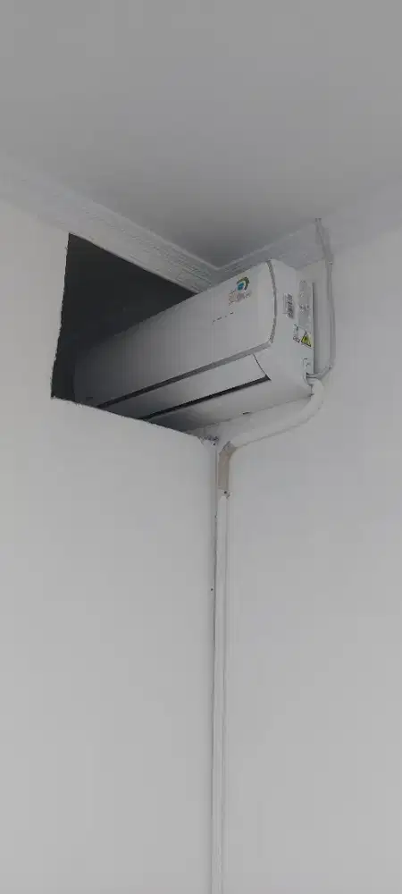 Dijual AC midea 1 pk baru pakai 11bln masih bagus