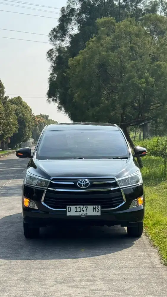 KmRendah: Toyota Kijang Innova 2.0V Matic '2016 (D) Istimewa