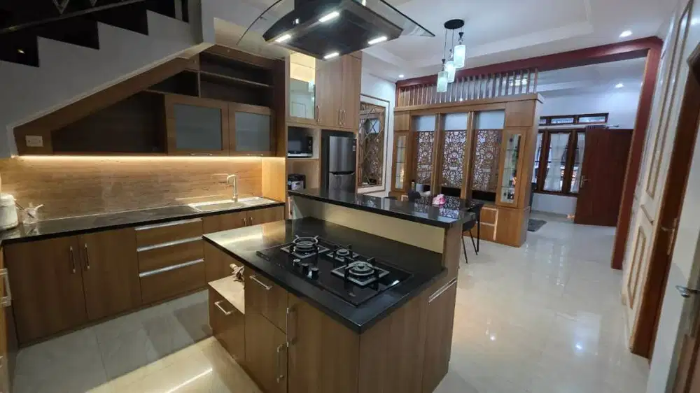Disewakan Rumah Mewah 2 lantai Full Furnish di Perumahan Elit Jogja
