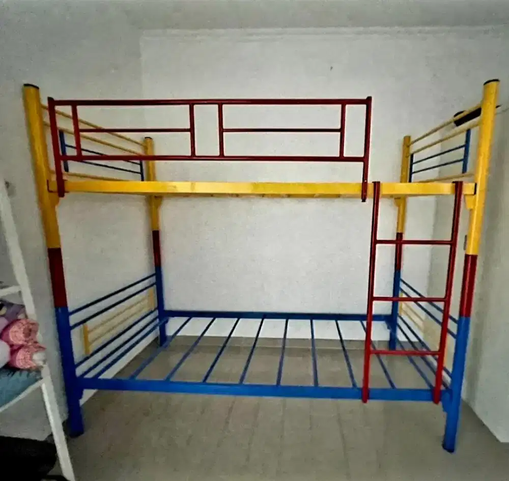 Jual ranjang tingkat besi second masih bagus, kekar. Uk 200 cm x 90 cm