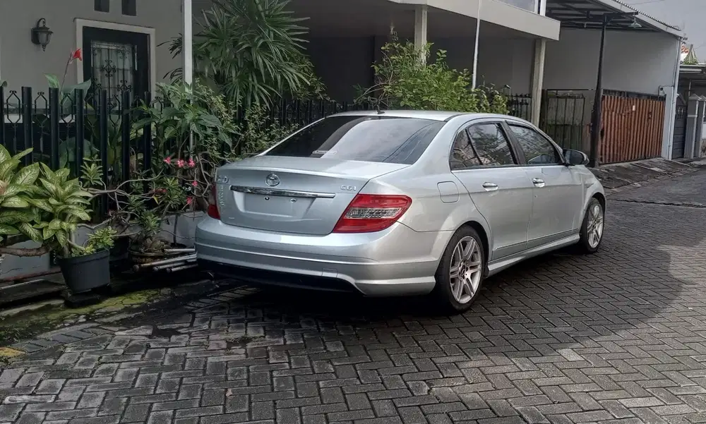 Mercedes-Benz C250 2011 Bensin