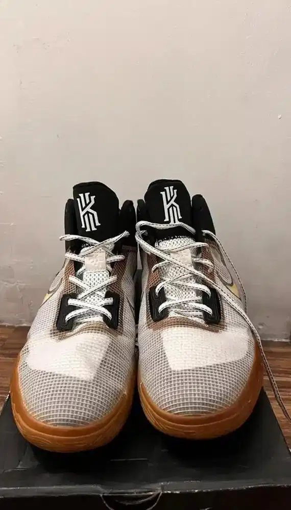 sepatu basket kyrie 4 flytrap