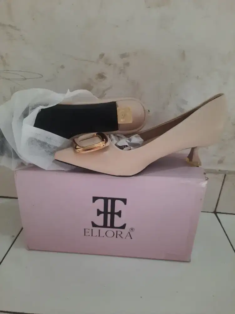 Sepatu kondangan wanita